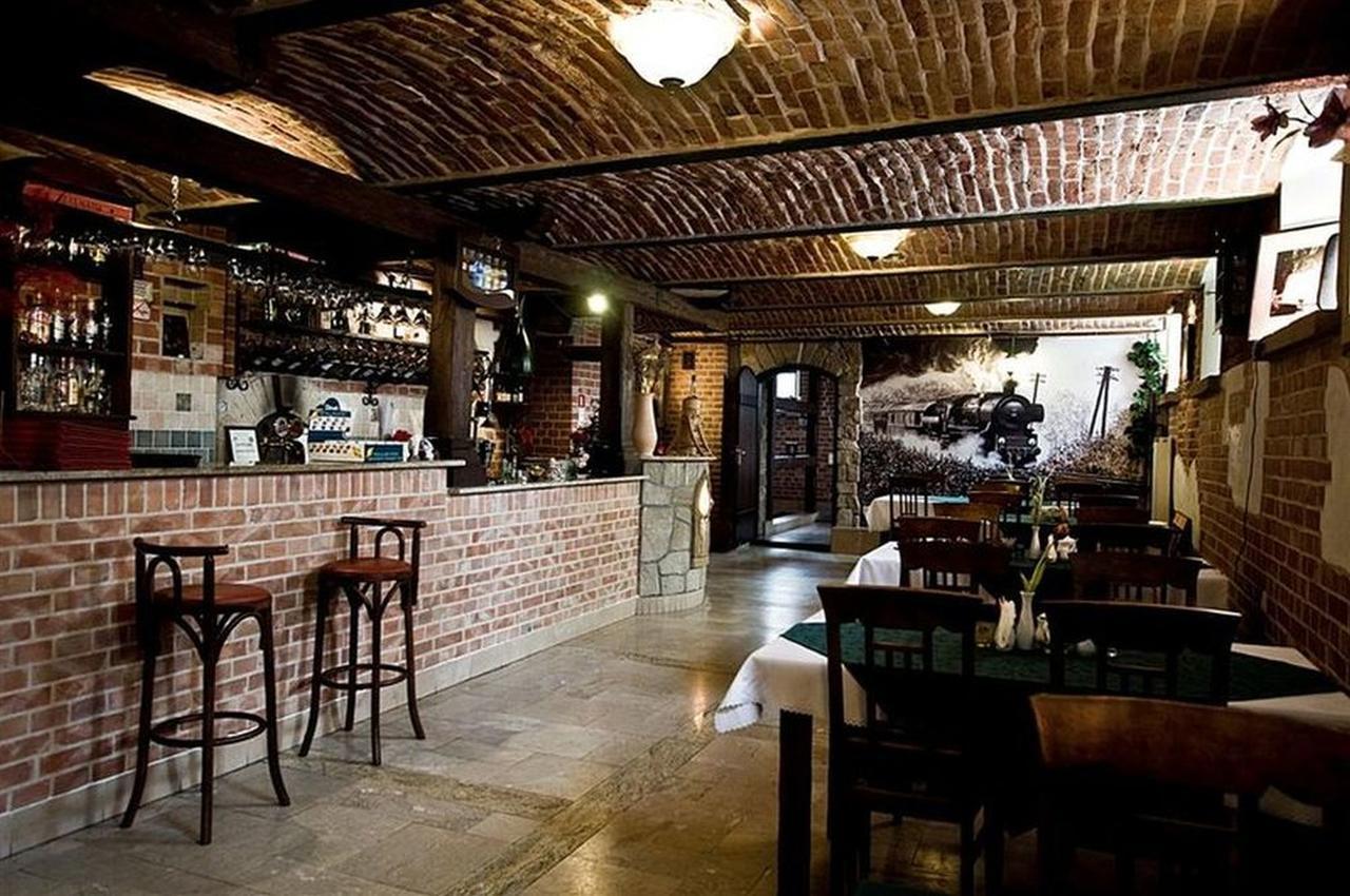 Hotel Restauracja Pod Parowozem Ostrowiec Świętokrzyski المظهر الخارجي الصورة