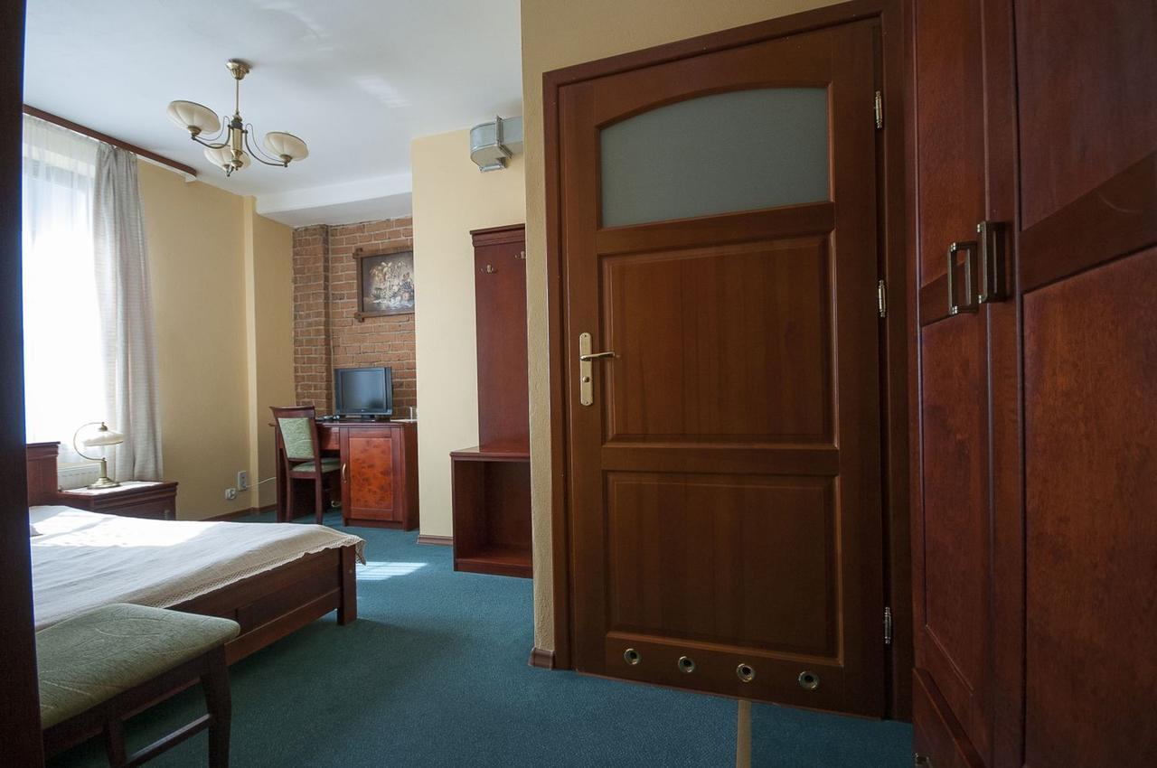 Hotel Restauracja Pod Parowozem Ostrowiec Świętokrzyski المظهر الخارجي الصورة