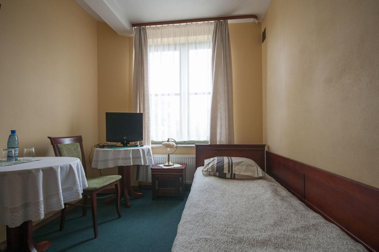 Hotel Restauracja Pod Parowozem Ostrowiec Świętokrzyski المظهر الخارجي الصورة